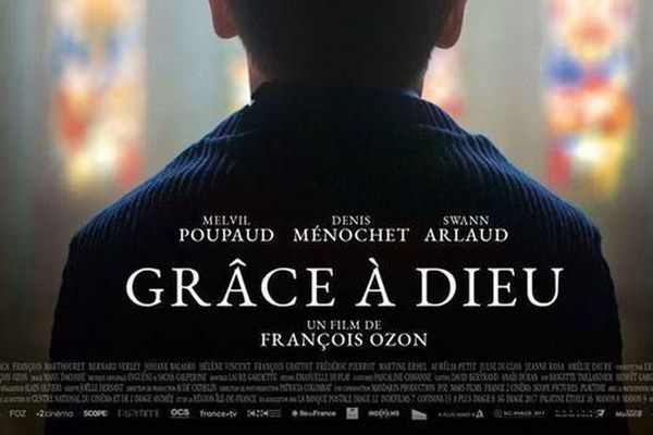 Le réalisateur du film "Grâce à Dieu", François Ozon a été assigné en justice par la défense du prêtre lyonnais mis en examen pour agressions sexuelles. 