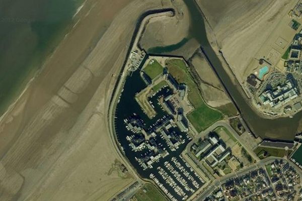 Le corps d'un SDF d'une trentaine d'années a été découvert ce samedi matin sur un plage jouxtant le port de Deauville