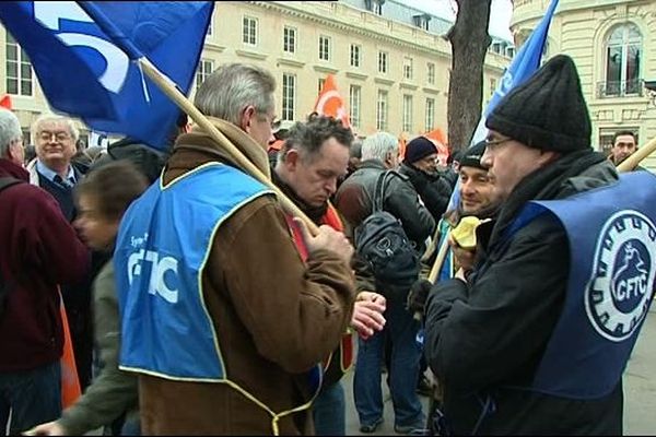 la manifestation devant l'Assemblée Nationale