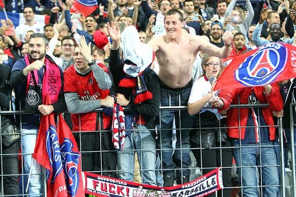 Des supporters du PSG lors d'une rencontre au Stade de France contre l'OM en mai 2016 