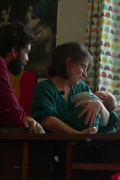 Marion et Jérémie ont accueilli leur quatrième enfant, Pio, né le 22 mars 2024 dans leur maison en Sarthe.