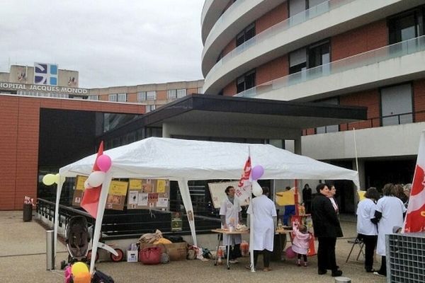 Les sages-femmes de l'hôpital Jacques Monod réclament une revalorisation salariale.