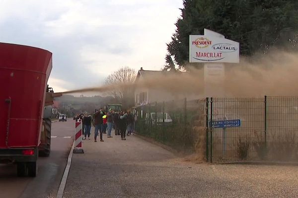 Les producteurs laitiers ciblent particulièrement les usines du groupe Lactalis dans les Vosges.