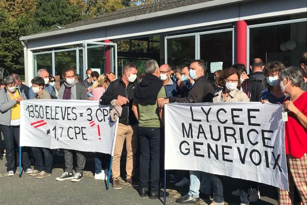 Les professeurs du lycée Maurice Genevoix à Ingré (Loiret) réclament un poste supplémentaire de CPE