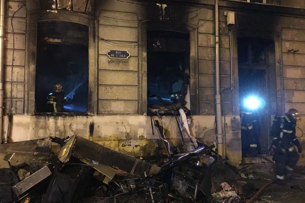 L'incendie s'est produit au 52 rue Ponsardin à Reims.