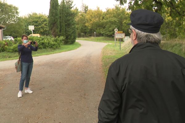 Aude : À Pécharic-et-le-Py, une factrice photographie les habitants pour un projet de Yann-Arthus Bertrand - octobre 2021.