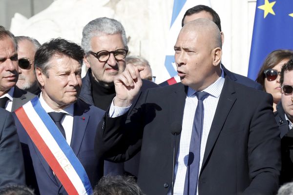 Le maire de Nice Christian Estrosi et le préfet des Alpes-Maritimes en novembre 2023 lors de la manifestation contre l'antisemitisme à Nice.