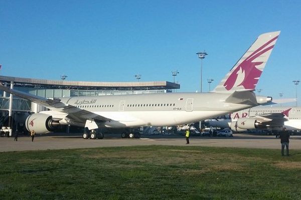 Le 1er A350 aux couleurs de Qatar Airways, sur les pistes de Blagnac, le 22 décembre 2014.