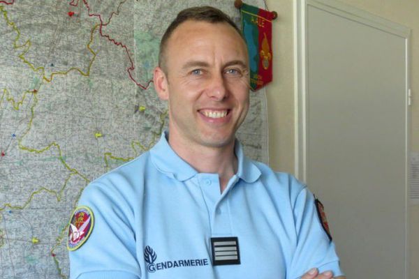 Pendant cinq ans, elle a été le confident d'Arnaud Beltrame, exécuté par un terroriste à Trèbes le 23 mars 2018. Stéphanie Vinot raconte le gendarme mais surtout l'homme. "Il avait en lui de sauver les autres, de porter secours, d’être là pour protéger."