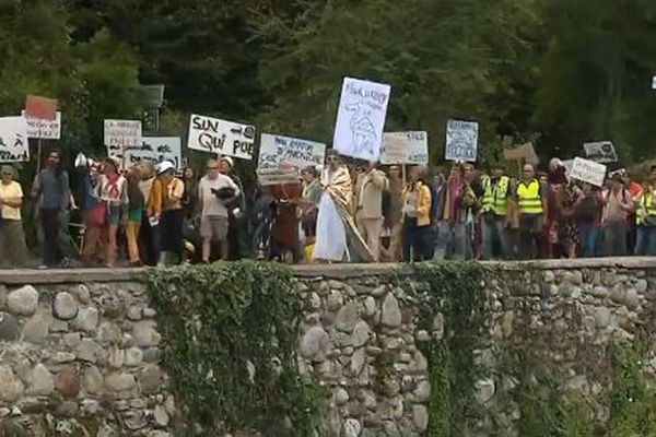 Les manifestants s'opposent surtout à la promotion des sports motorisés 