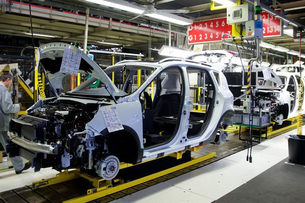 Une chaîne de fabrication à Renault Douai.