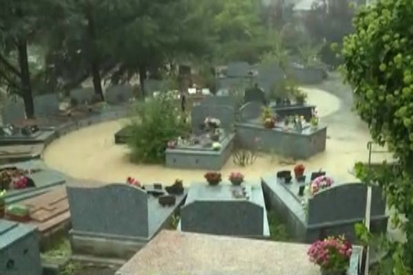 Le cimetière de Saint Delmas de Tende sous le déluge vendredi 2 octobre. 