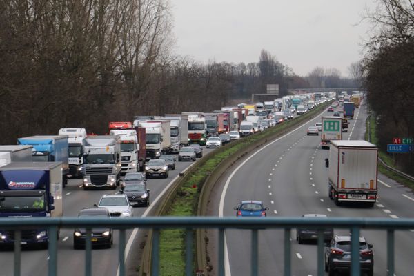 À partir de lundi, la voie de gauche de l'autoroute A1 sera réservée aux covoitureurs quand le trafc sera trop dense.