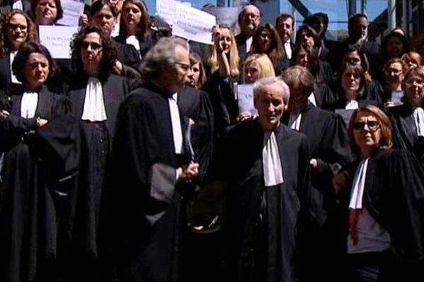 Les avocats devant le Palais de Justice à Toulouse