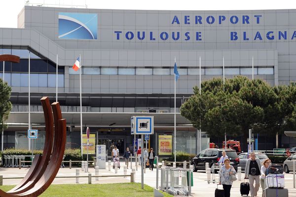 Le collectif contre la privatisation de l'aéroport Toulouse-Blagnac souhaite que l'État se positionne dans la revente des parts de Casil Europe, annoncée pour mai 2019.