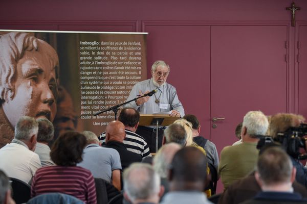 Frère Claude Marsaud, le supérieur provincial de France des Frères Saint-Gabriel, a lu un acte pour reconnaître les crimes commis par ses membres de 1950 au milieu des années 70.