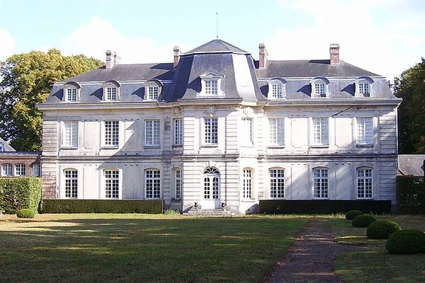 Dans l'Eure, à St Georges du Vièvre, le Château du Launay connaîtra un ciel très clair en matinée, plus nuageux ensuite.