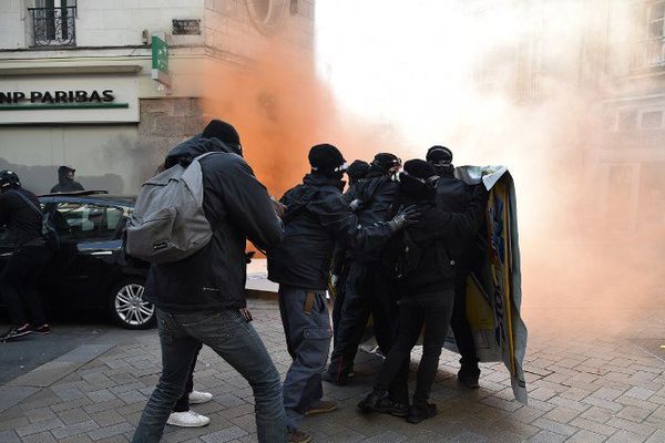 Heurts en marge du cortège de la manifestation anti Le Pen cet après-midi à Nantes