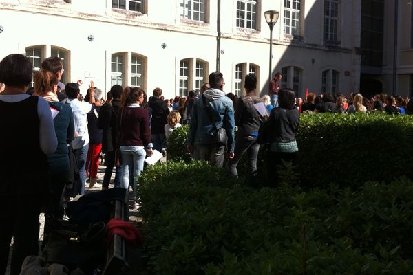 Débrayage des salariés Armatis à Châteauroux (Indre).