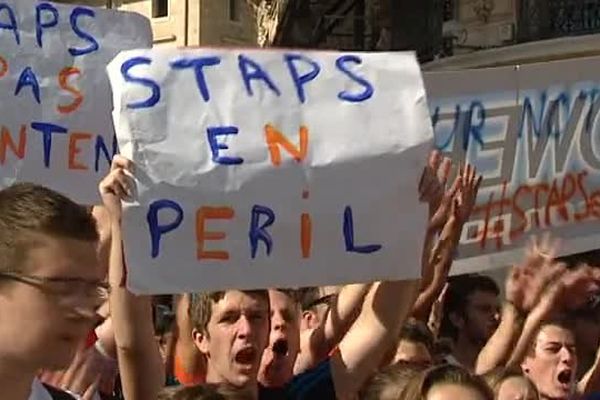 Manifestation des Staps place de la Comédie à Montpellier