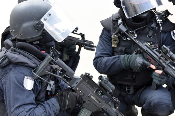 Archives. Une unité du GIGN 