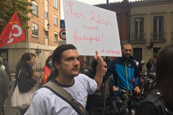 Entre 2500 à 3000 personnes ont manifesté ce mardi 5 octobre 2021 dans les rues de Toulouse à l'appel d'une intersyndicale. Au coeur de cette mobilisation partout en France, il y a le pouvoir d'achat et l'emploi.