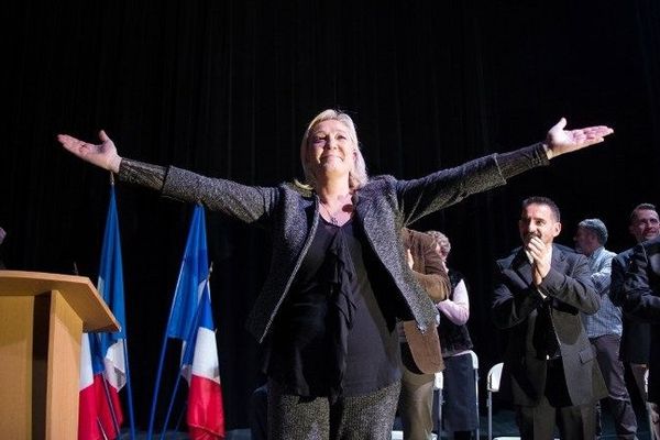 Marine le Pen en meeting en novembre 2013