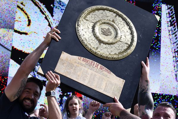 Le bouclier de Brennus présenté ce vendredi 9 juin au stade Marcel Michelin de Clermont-Ferrand 