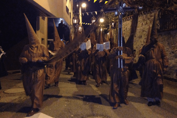 Cortège de Pénitents Feuilles Mortes à Limoges pour les Ostensions 2016