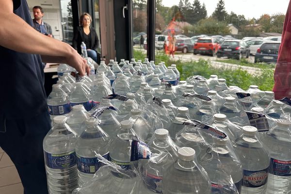 De l'eau est distribuée aux habitants en attendant le résultat des analyses.