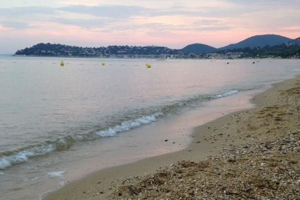 Les plages de Cavalaire-sur-Mer sont rouvertes. 