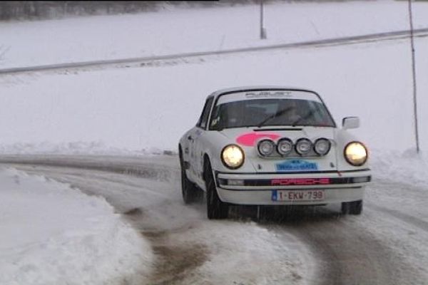 Des voitures anciennes et pleine de charme