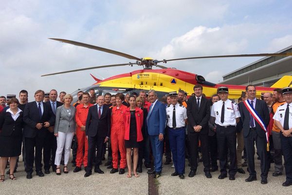 Garons - le ministre de l'Intérieur en visite à la base aérienne de la sécurité civile - 24 mai 2018.