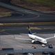 Ryanair a basé trois de ses avions à l'aéroport de Bordeaux-Mérignac, et y emploie 120 personnes.