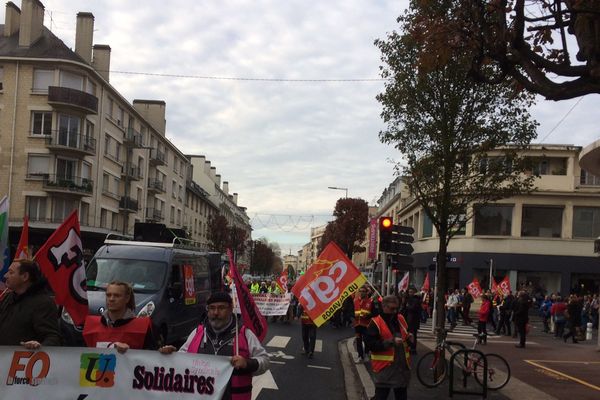 Entre 1000 et 1500 manifestants ont défilé dans les rues de Caen ce matin, à l'appel des syndicats. 