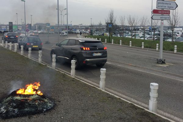 L'accès à l'aéroport de Nantes Atlantique a été perturbé par un barrage filtrant pendant quelques heures ce jeudi matin.