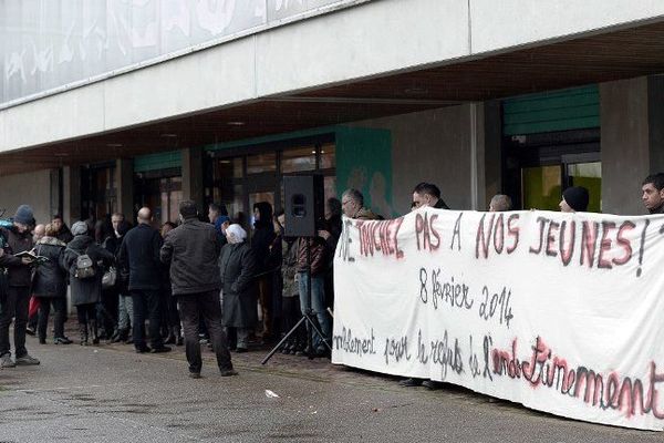 Des habitants de Strasbourg (67) manifestaient le 8 février 2014 pour dénoncer l'endoctrinement de jeunes pour le jihad (Guerre sainte) en Syrie.
RIN