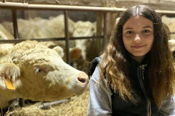 Amandine, lycéenne à Saint-Pouange dans l'Aube, élue Miss junior agricole 2020. 