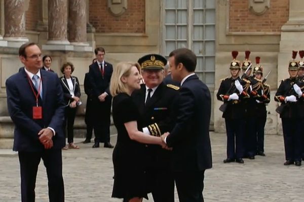 VIDEO. Au château de Versailles, petits arrangements entre Catherine Pégard et Emmanuel Macron