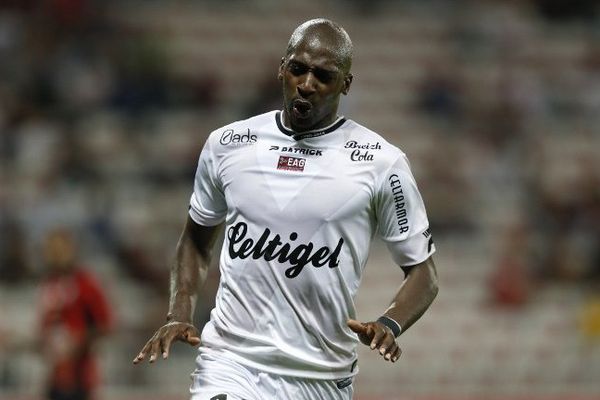 Le milieu de terrain Younousse Sankhare de l'EA Guingamp après son but contre l'OGC Nice - 12/09/2015