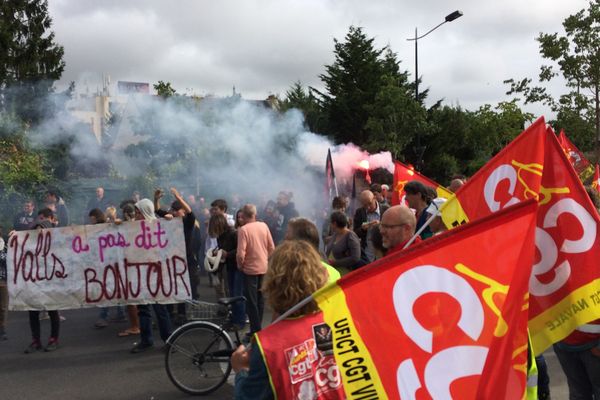 200 manifestants à l'occasion de la venue de Manuel Valls à Nantes le 27 septembre 2016