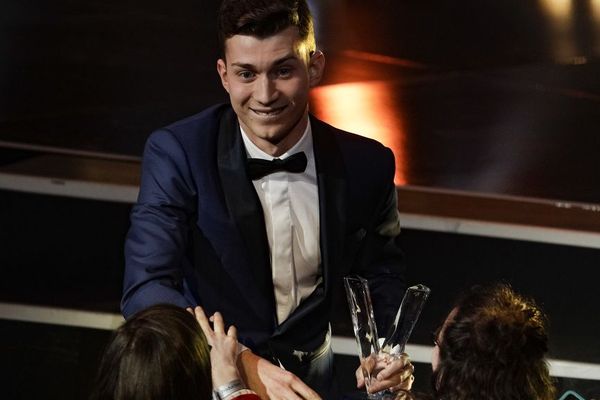 Le guitariste classique toulousain Thibaut Garcia a reçu mercredi 13 février la victoire de la révélation en catégorie "soliste instrumental" aux Victoires de la musique classique 2019.