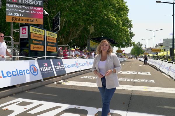 Sur la ligne d'arrivée du Tour de France à Bordeaux en 2023, Camille Nowak présente une enquête sur l'impact environnemental des grands rendez-vous sportifs.