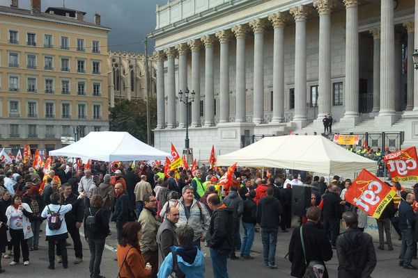 Une manifestation de soutien est organisée par la CGT devant la Cour d'Appel de Lyon 