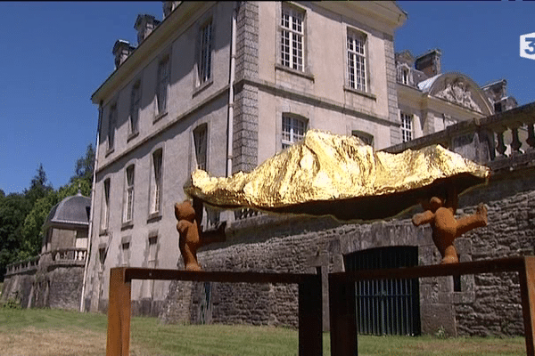 Installation aériennes de Paul Wallak - Centre d'art contemporain de Kerguéhennec (56)