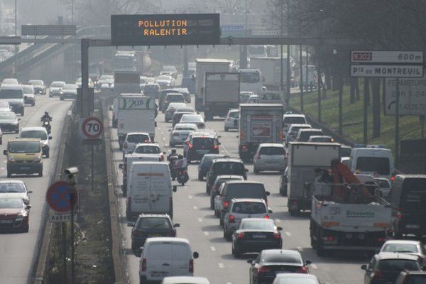 Pollution sur le périphérique parisien, le 18 mars 2015.