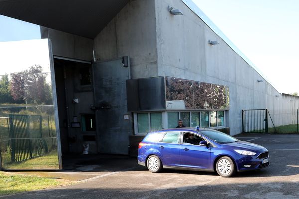 Nordhal Lelandais a quitté le centre hospitalier Le Vinatier, vers 8h, pour le Palais de justice de Grenoble