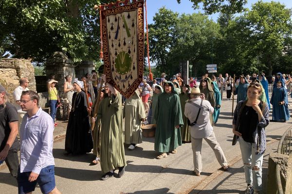 Les druides défilent à Mûr-de-Bretagne