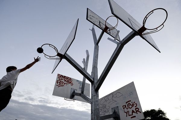 L'Arbre à Basket, de l'agence d'architecture a/LTA, sur l'Île de Nantes.