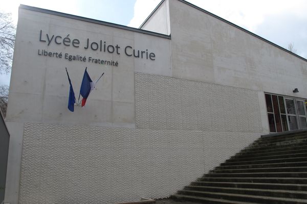 De nouvelles tensions au lycée Joliot Curie à Nanterre ce lundi matin.